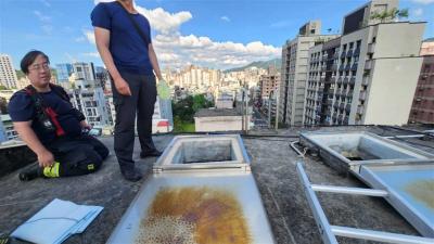 台媒9月12日报道，台北市文山区某大楼顶楼水塔内发现一具男性浮尸，警方及消防人员
