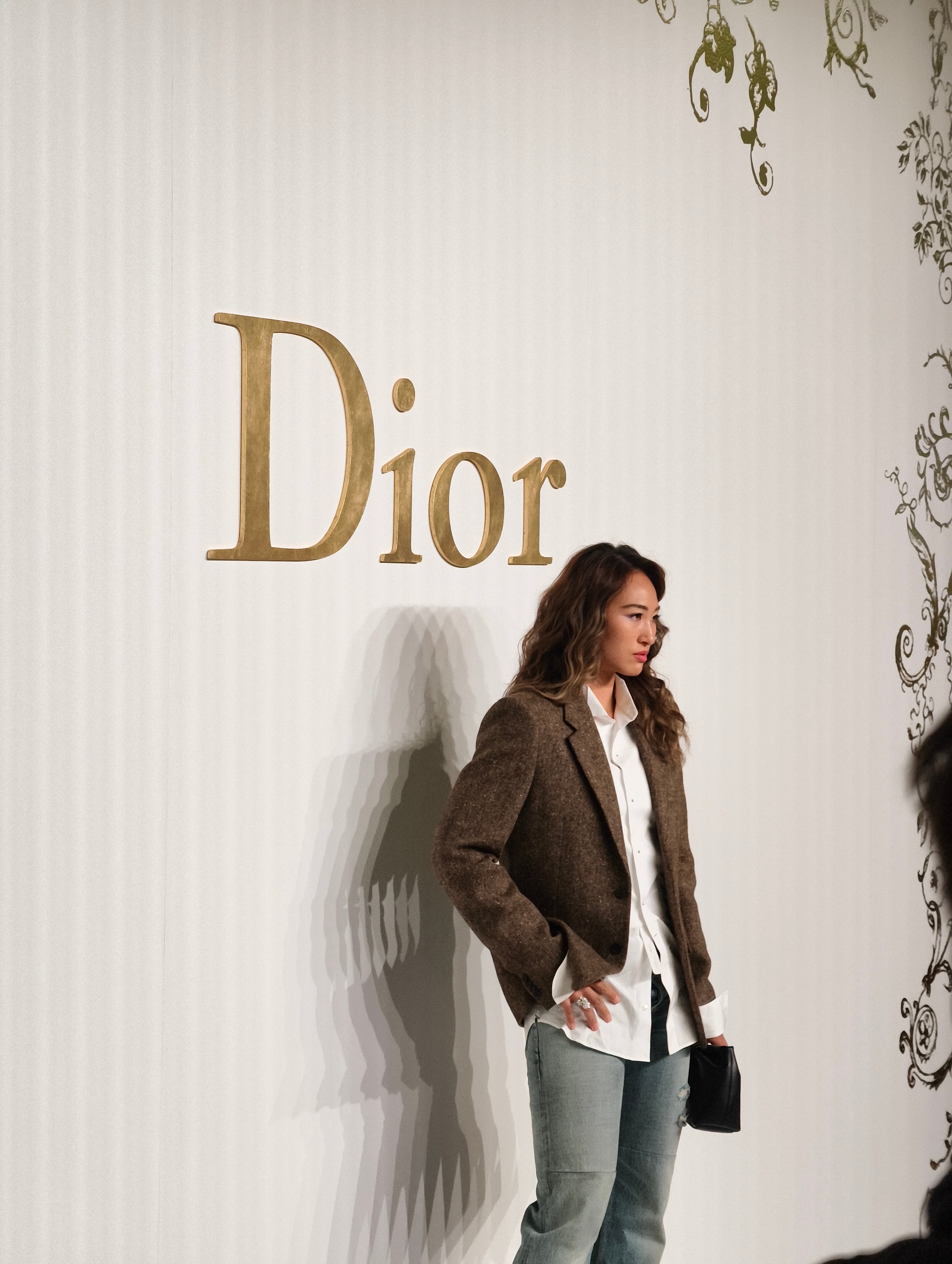 侧颜杀郑钦文郑钦文帅气西装 via 