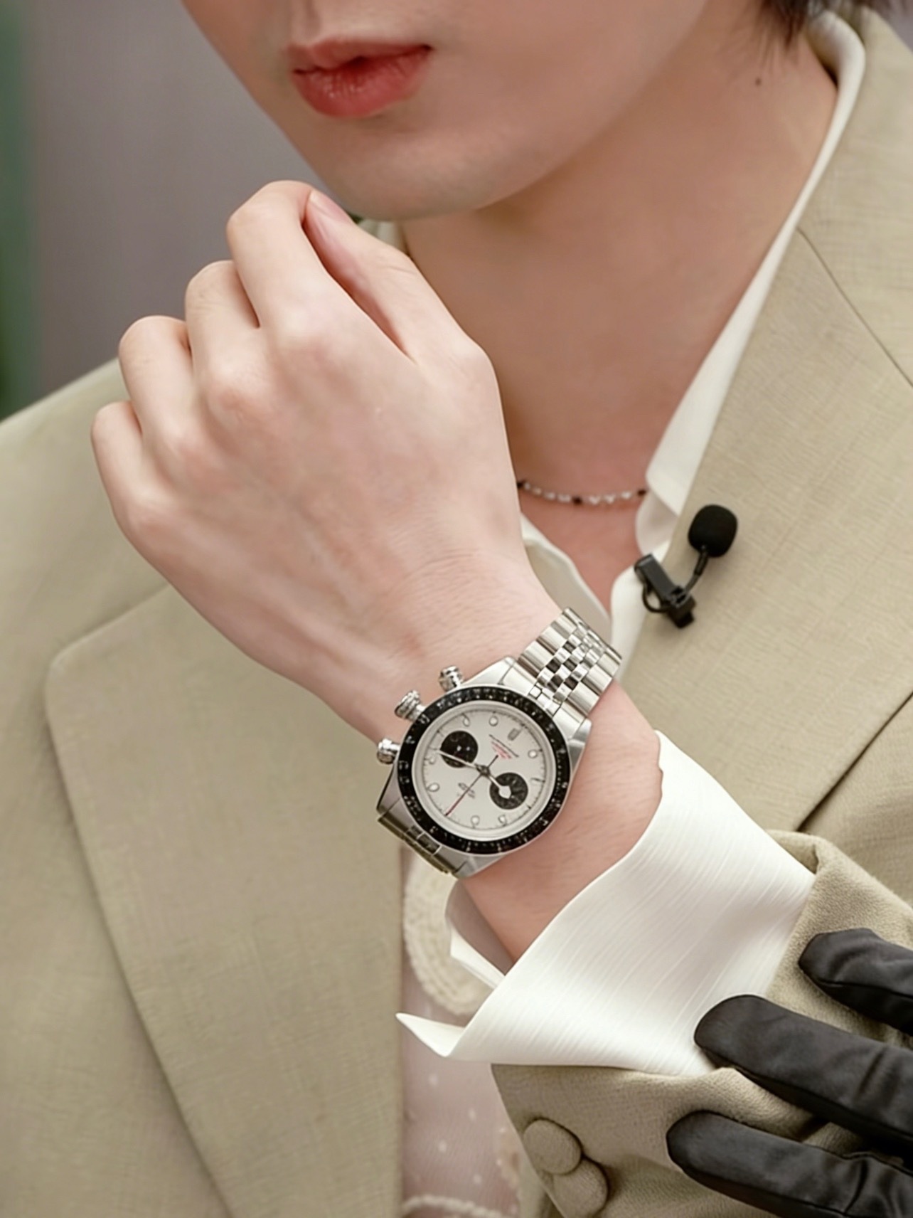 随手截图都是神图这双手和这个嘴巴的适配度！ 