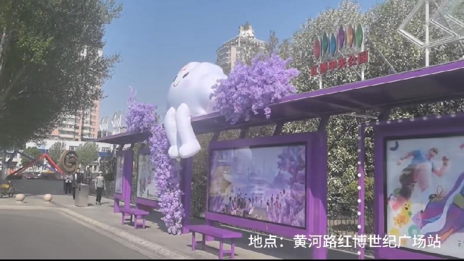 哈尔滨最美公交站点，快来打卡吧！地址位于黄河路红博世纪广场站。目前成为了网红打卡