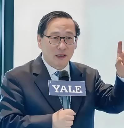 据说英国一著名主持人曾问高志凯：都说中国在监视我们！高志凯曾表示，你们英国人可以