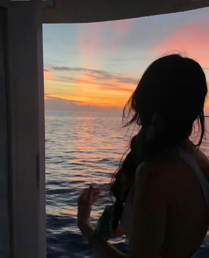 从不许愿，因为事与愿违从不要求，因为求而不得 