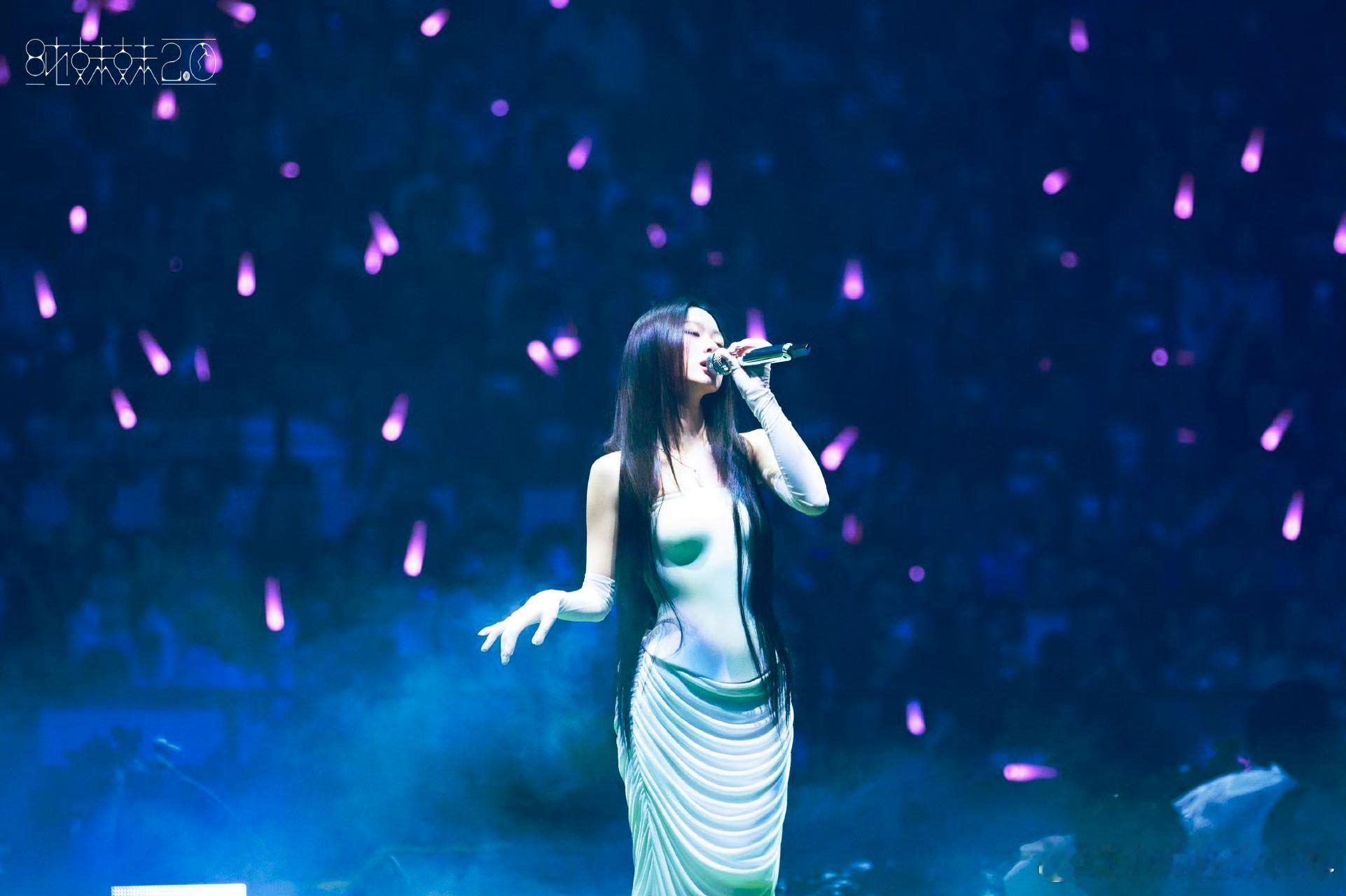 单依纯平地起E6单依纯用实力证明什么是天生歌者，武汉演唱会《有趣》平地起E6，不