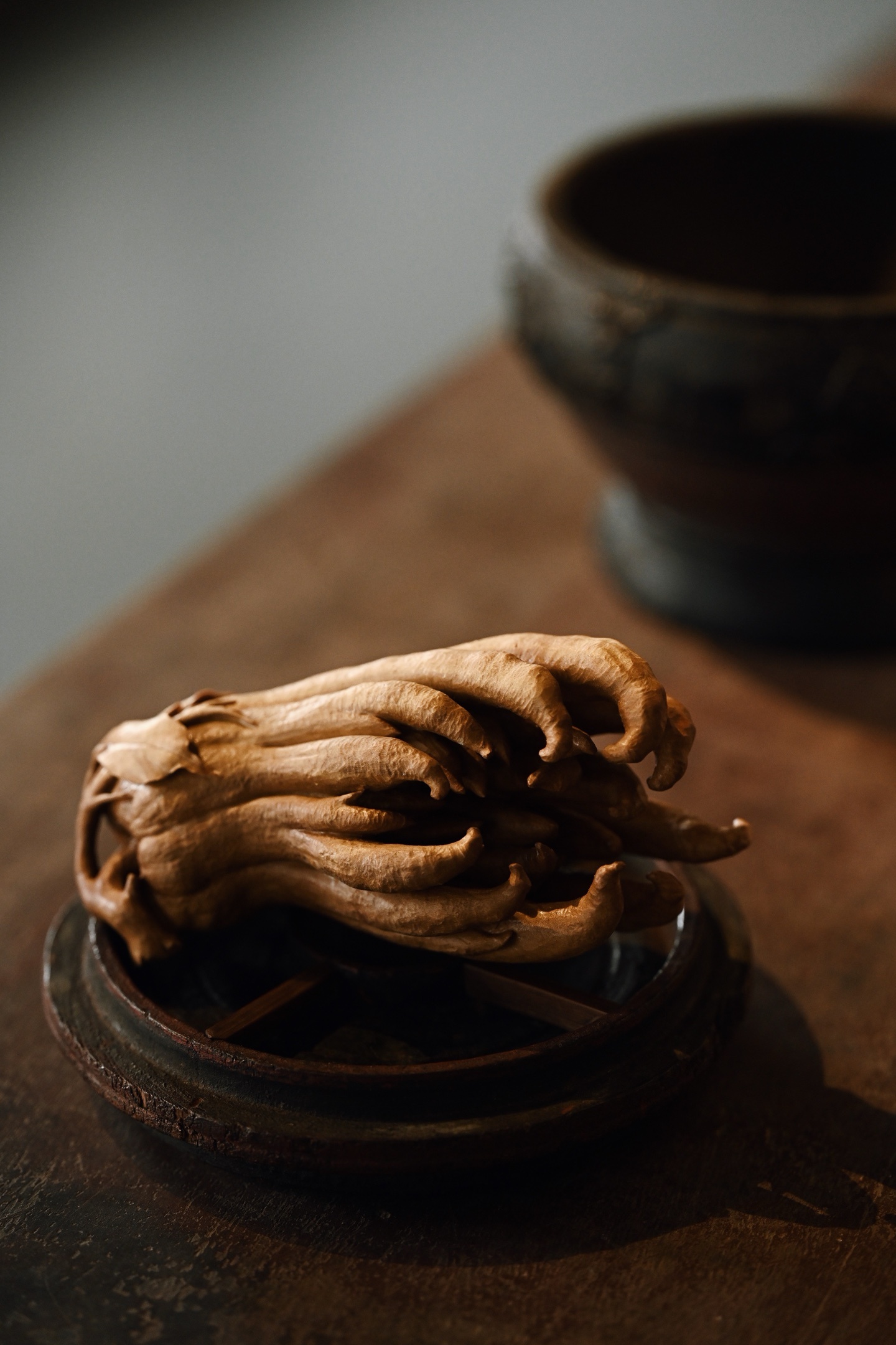 老山檀 | 佛手色泽温润，纯手工雕刻佛手形，形态饱满，古朴自然，或把玩、或清供置