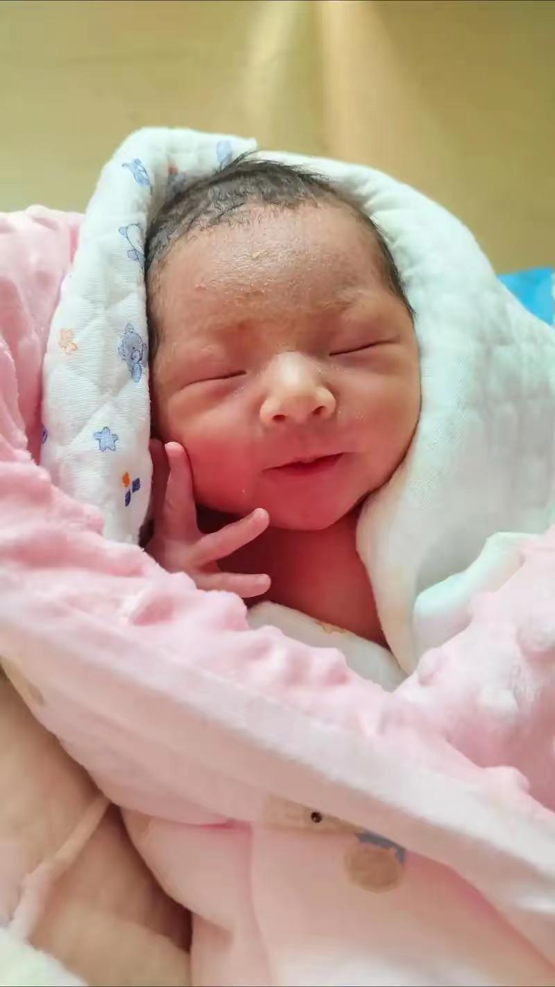 一个伟大的妈妈，她保胎躺了五个月终于足月，孩子出生那一刻，她却永远闭上了眼睛。