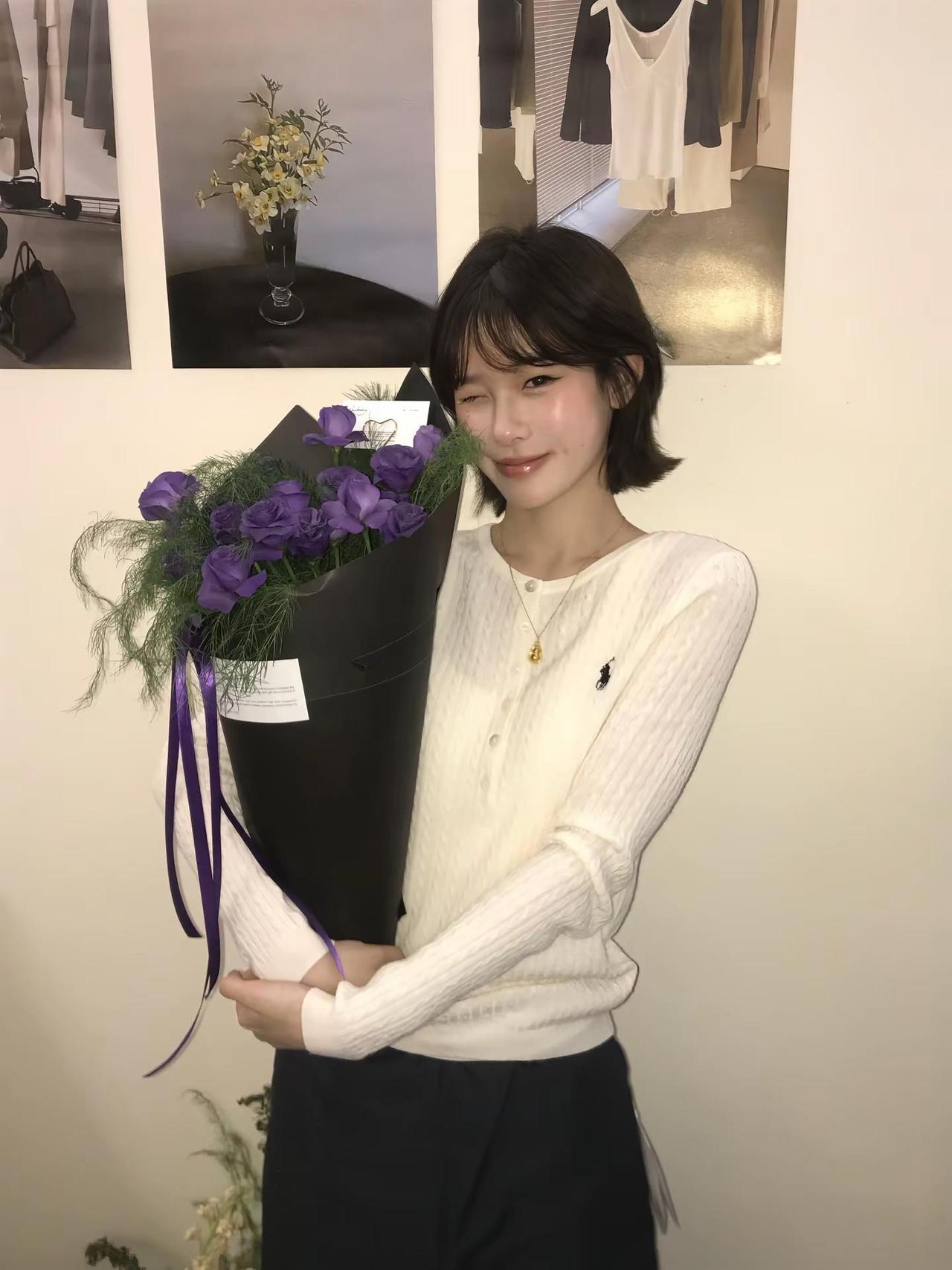 爱我排队～ 白羊座 穿搭对我来说易如反掌 甜妹穿搭随意拍 除了学习我还会穿搭