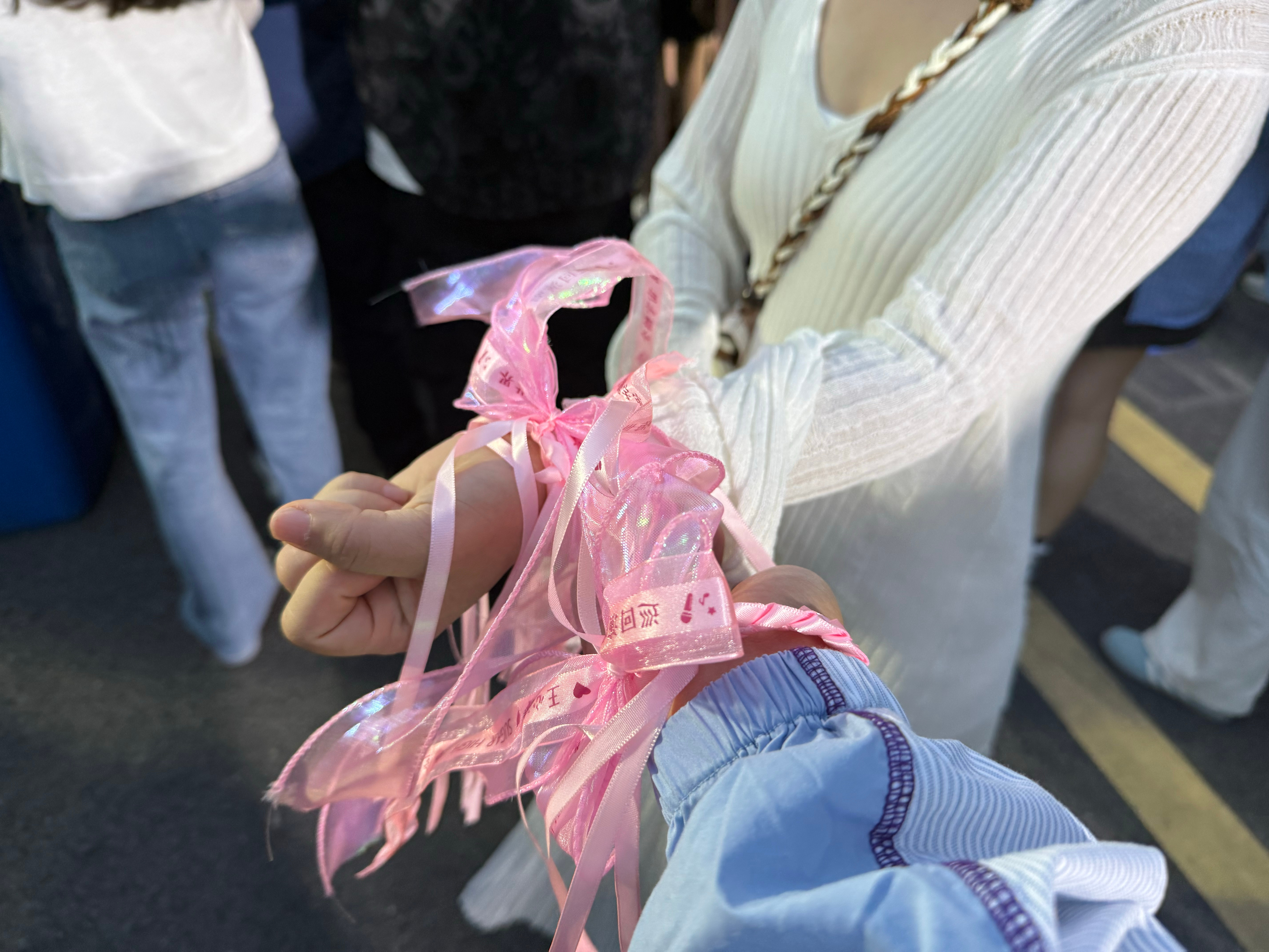 西藏转场合肥成功，经过实测，某长焦新机拍演唱会真的技高一筹。（图2不是某新机拍的