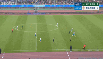 这个球到底是不是点球？主裁看了2分钟VAR，却犯了最基础的错误！

 中超第1轮