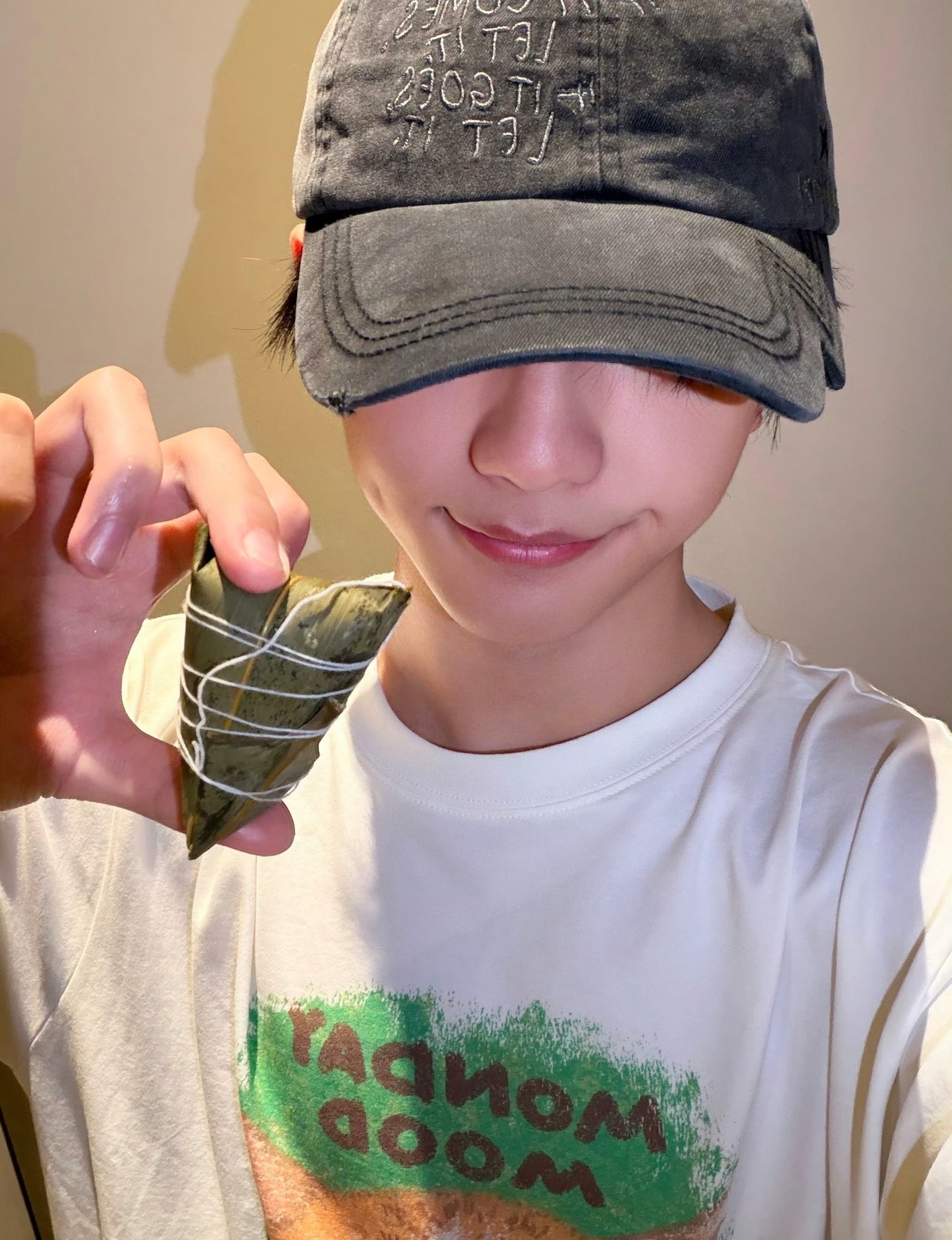 穆祉丞泡泡更新，晒了端午节粽子，养成系艺人和粉丝的羁绊确实太强大了，每个节日都有