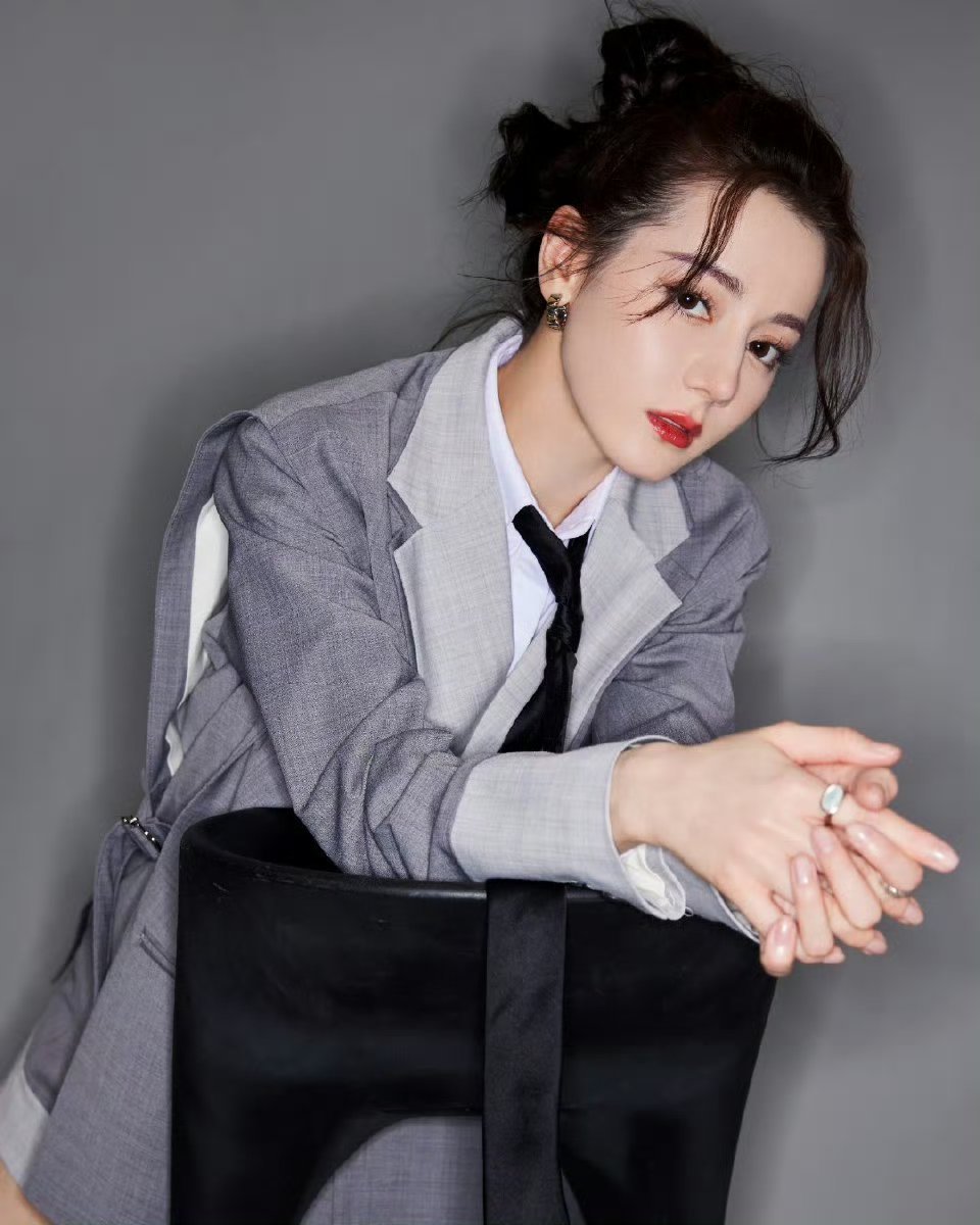 迪丽热巴迪丽热巴[超话]美女 ​​​