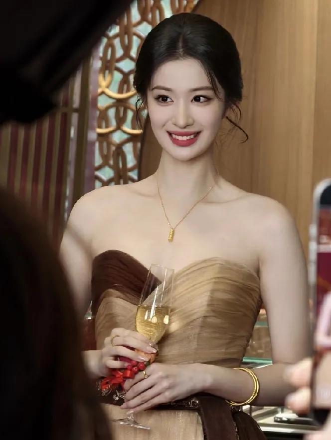 王楚然这颜值，逆天吧？
可为什么连景甜的一根代言毛都捞不着！
《将军在上》那会儿