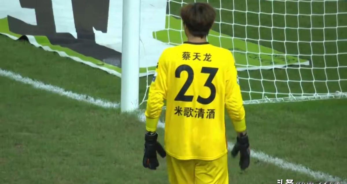 南通和泰州，两个没怎么被外省人念对过名字的地方，今晚要抢苏超的王冠。
蔡天龙，1