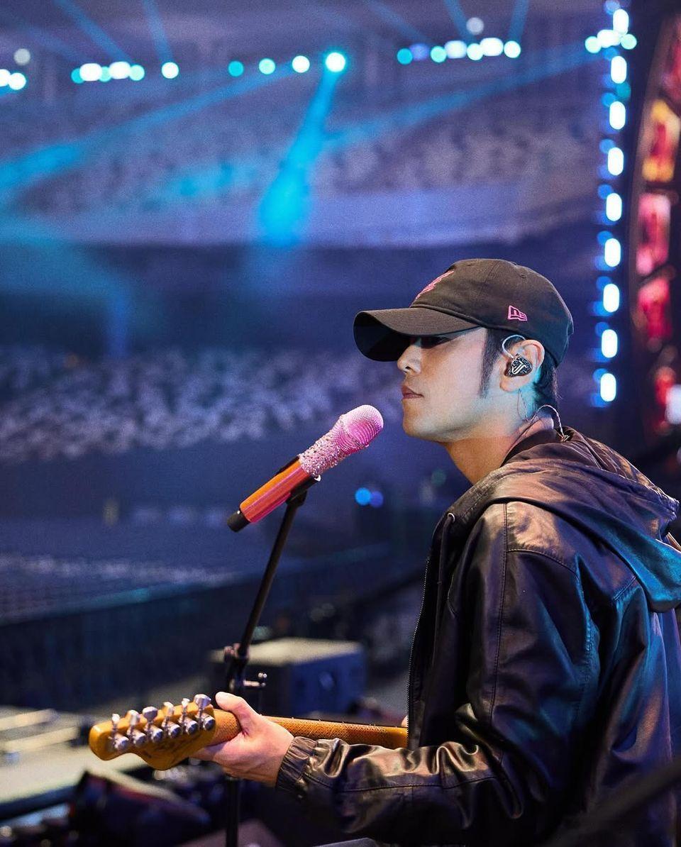 小s许雅钧给周杰伦演唱会送花篮  小s夫妇给周杰伦的花篮祝语  周杰伦今晚大巨蛋
