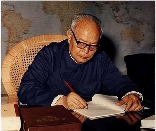 1929年浙江脚夫带两挺重机枪投奔红军，拒绝500块大洋赏钱，此后征战16年只升