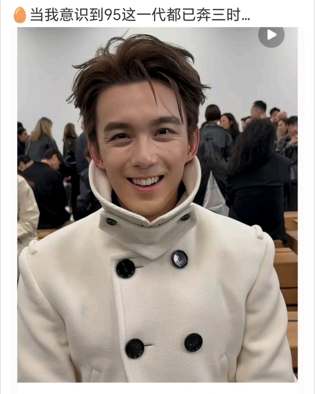 其实挺割裂的，还是很像小孩哥 ​​​