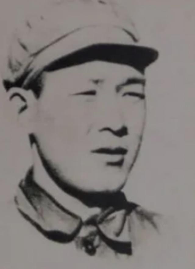 十五军有一位战斗英雄叫崔建国，在朝鲜战场上，他用一颗手榴弹炸死了三个美国兵。子弹