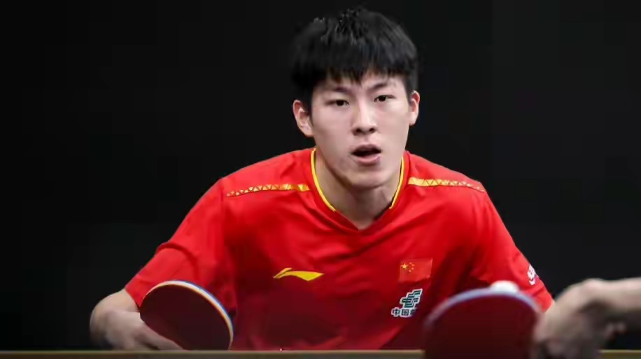 1月18日WTT多哈球星挑战赛男单半决赛，周启豪击败德国名将，19岁新星温瑞博则