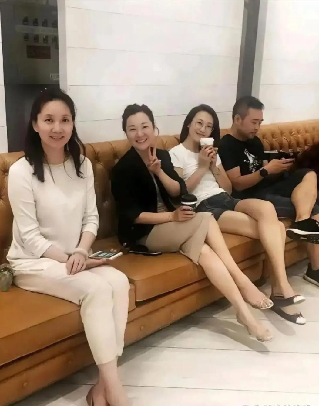 李修平家喻户晓的播音主持人，她在《新闻联播》这个岗位上一干就是26年。

在这2