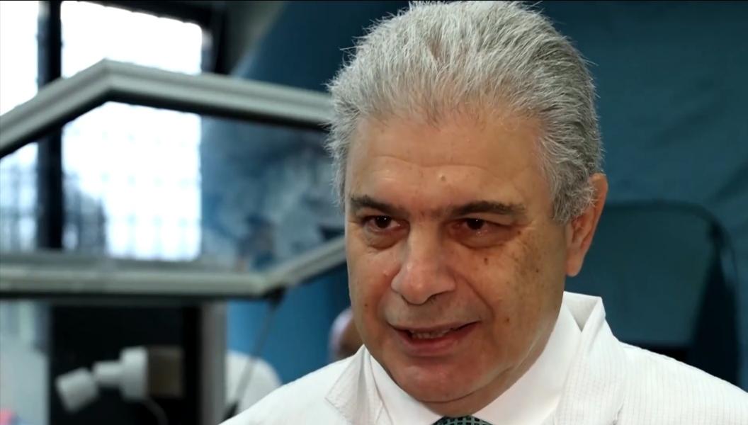 科技:意大利科学家正在利用实验室培养的植物细胞和水果残渣开发甜点零食，生产一种材