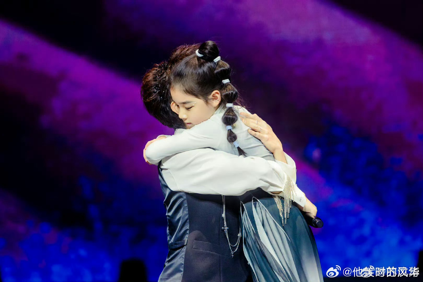 王铮亮巡演官宣好快 王铮亮的巡演官宣速度太给力！短时间内连续官宣两个巡演日期，这