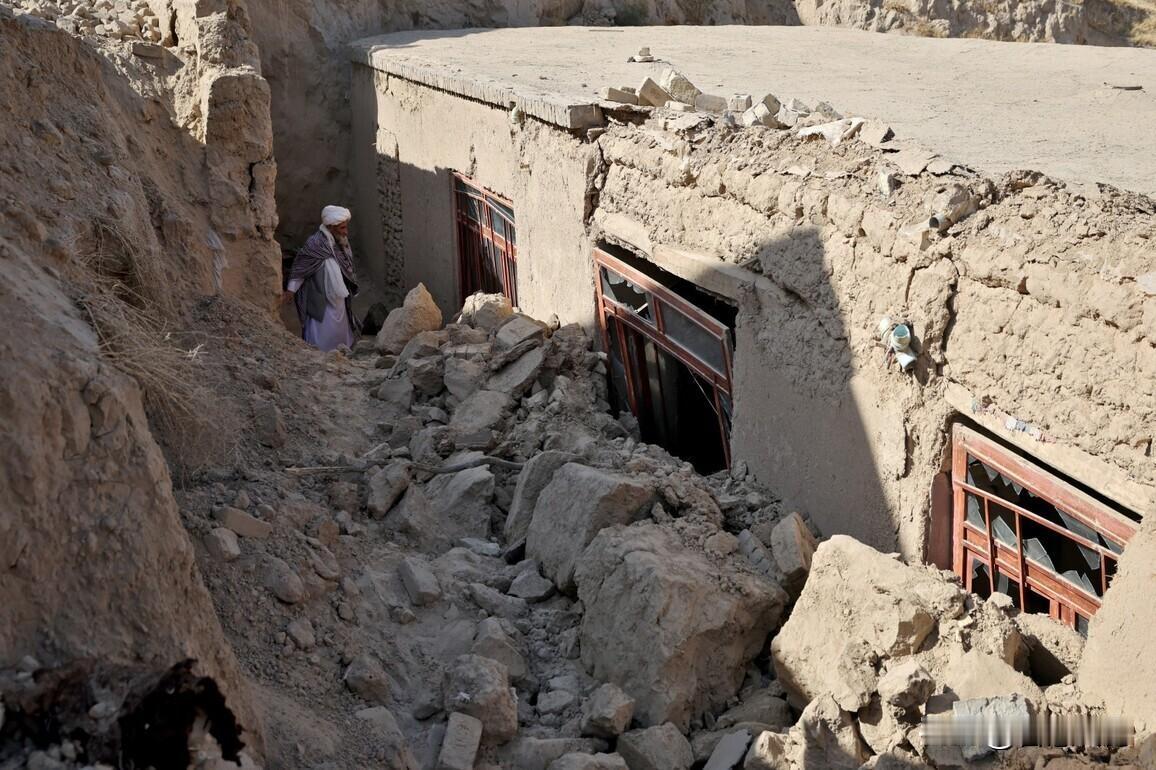 突发新闻：阿富汗称对巴基斯坦对抗取得优势，巴基斯坦空军称对阿富汗多地空袭打击
洲