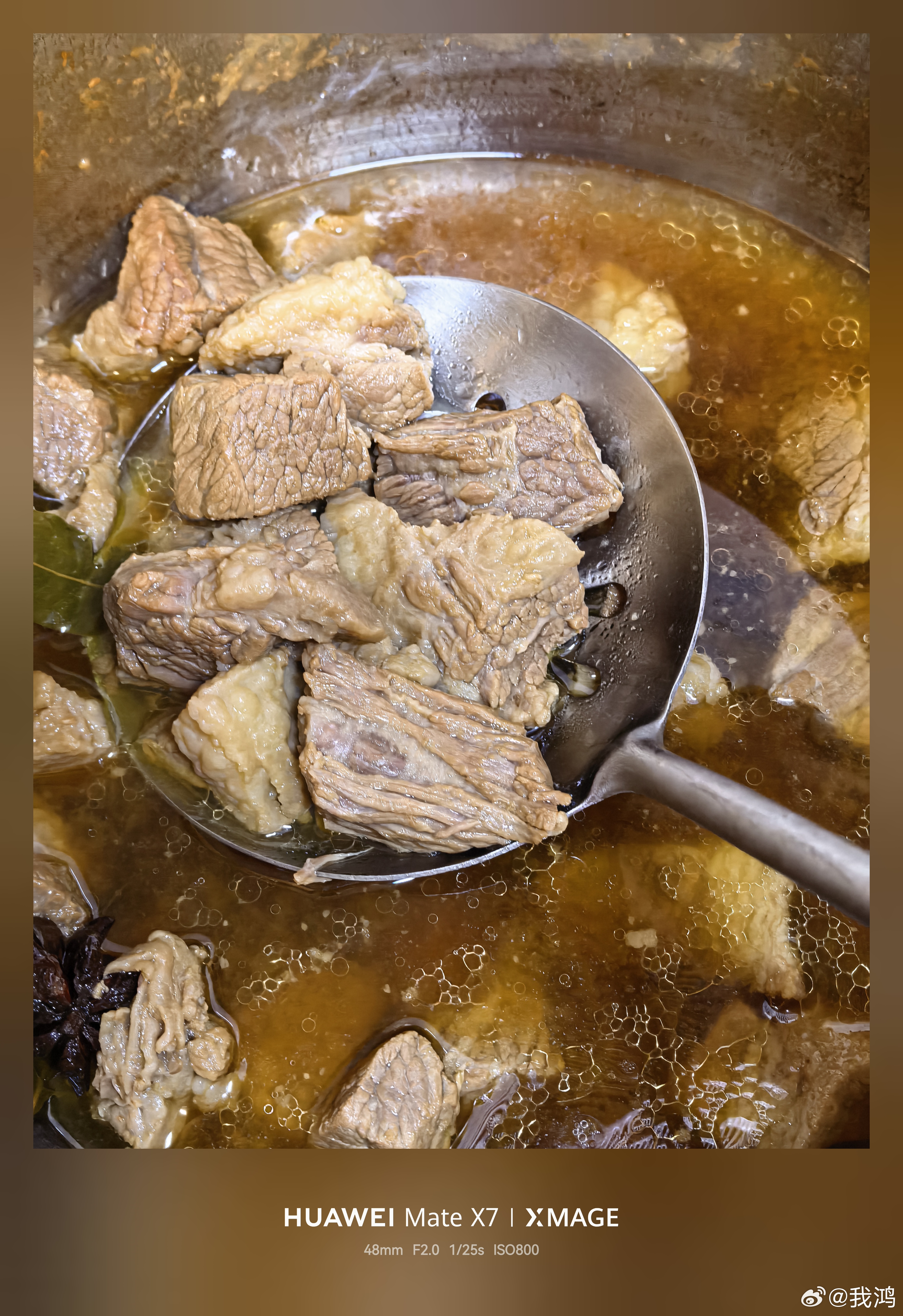 昨晚跟爱妻第一次做高压锅版本的咖喱牛腩。炖的香香糯糯，筷子一夹都可以直接夹断的那