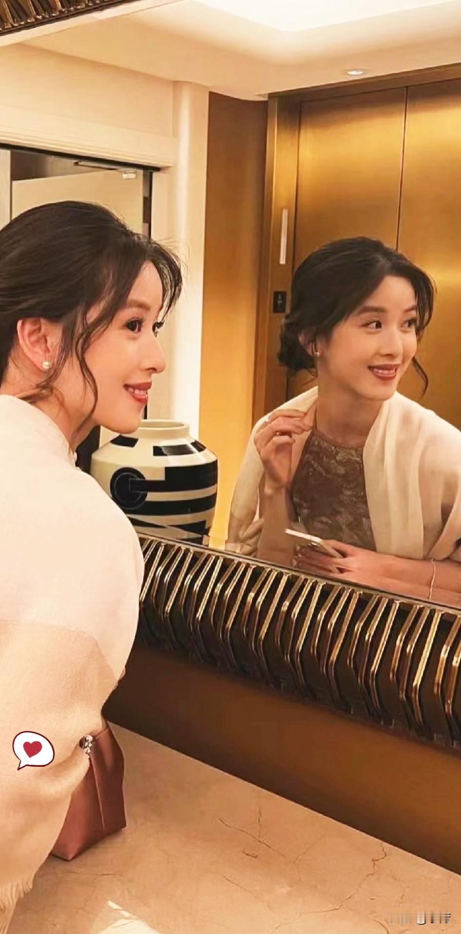 奉劝大家不要被章泽天骗了
她的野心可不止做京东老板娘
我有预感：她会成为下一个邓