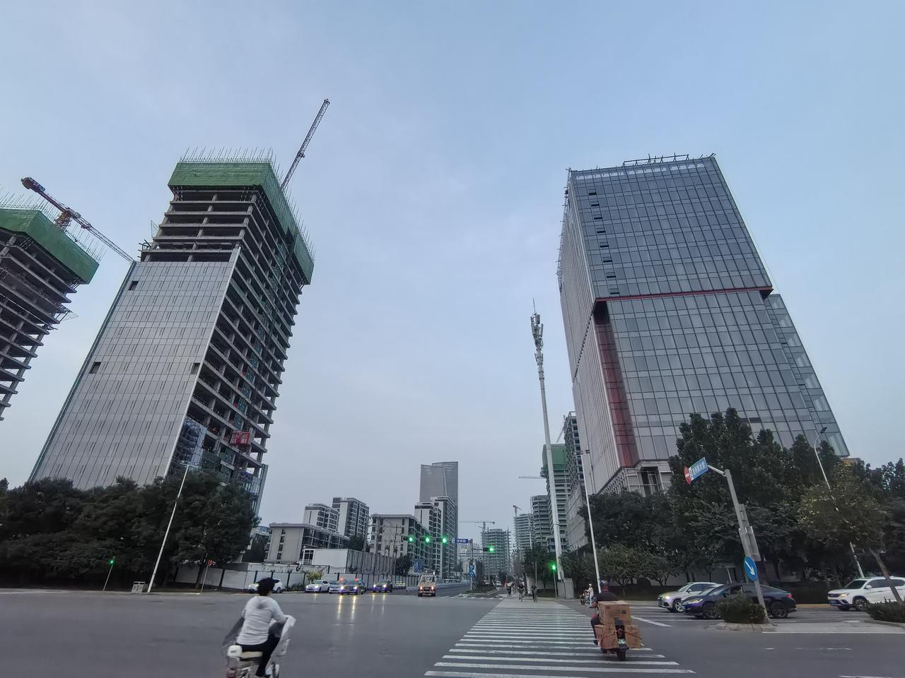周末路过高铁片区塔南路的时候，石家庄高铁站对面的塔南路（胜利大街—平安大街）基本