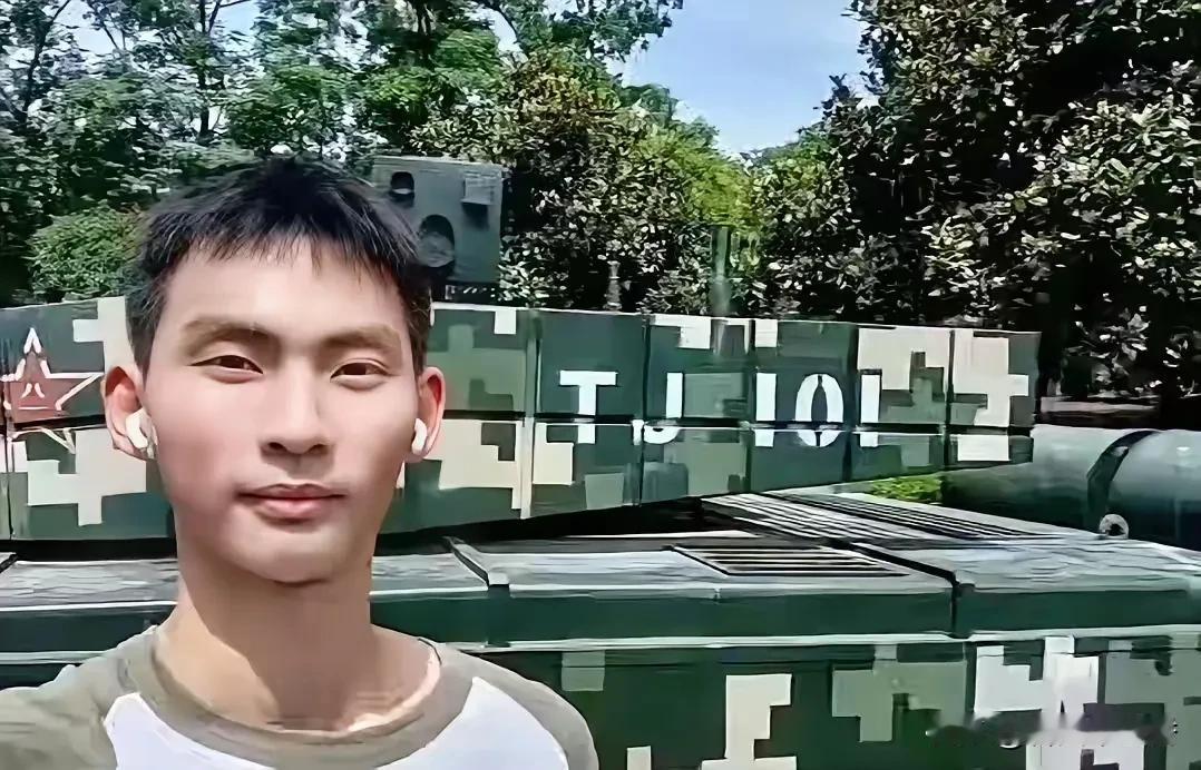 18岁的胡国涛，本攥着大学录取通知书，人生画卷刚展开，却在8月15号为救淦河边呼