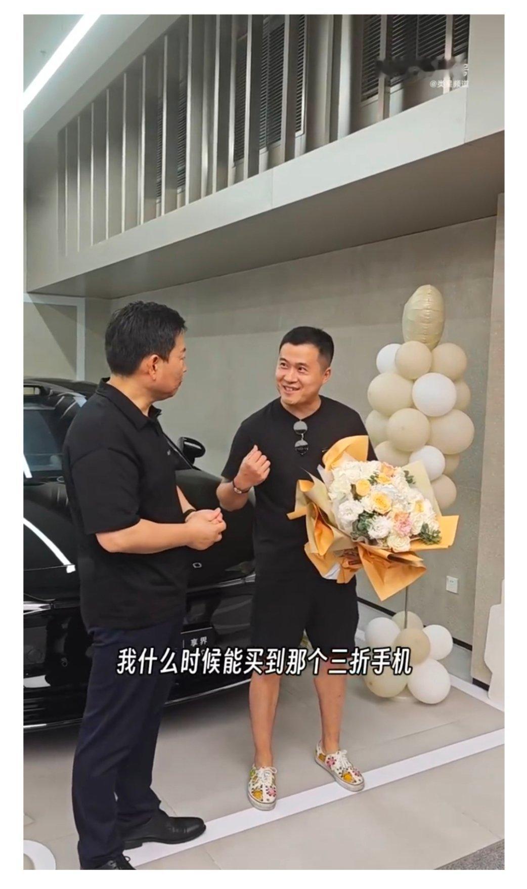 余承东亲口表示：“九月份就能买到华为三折叠手机了”。你估计准备20000元能拿下