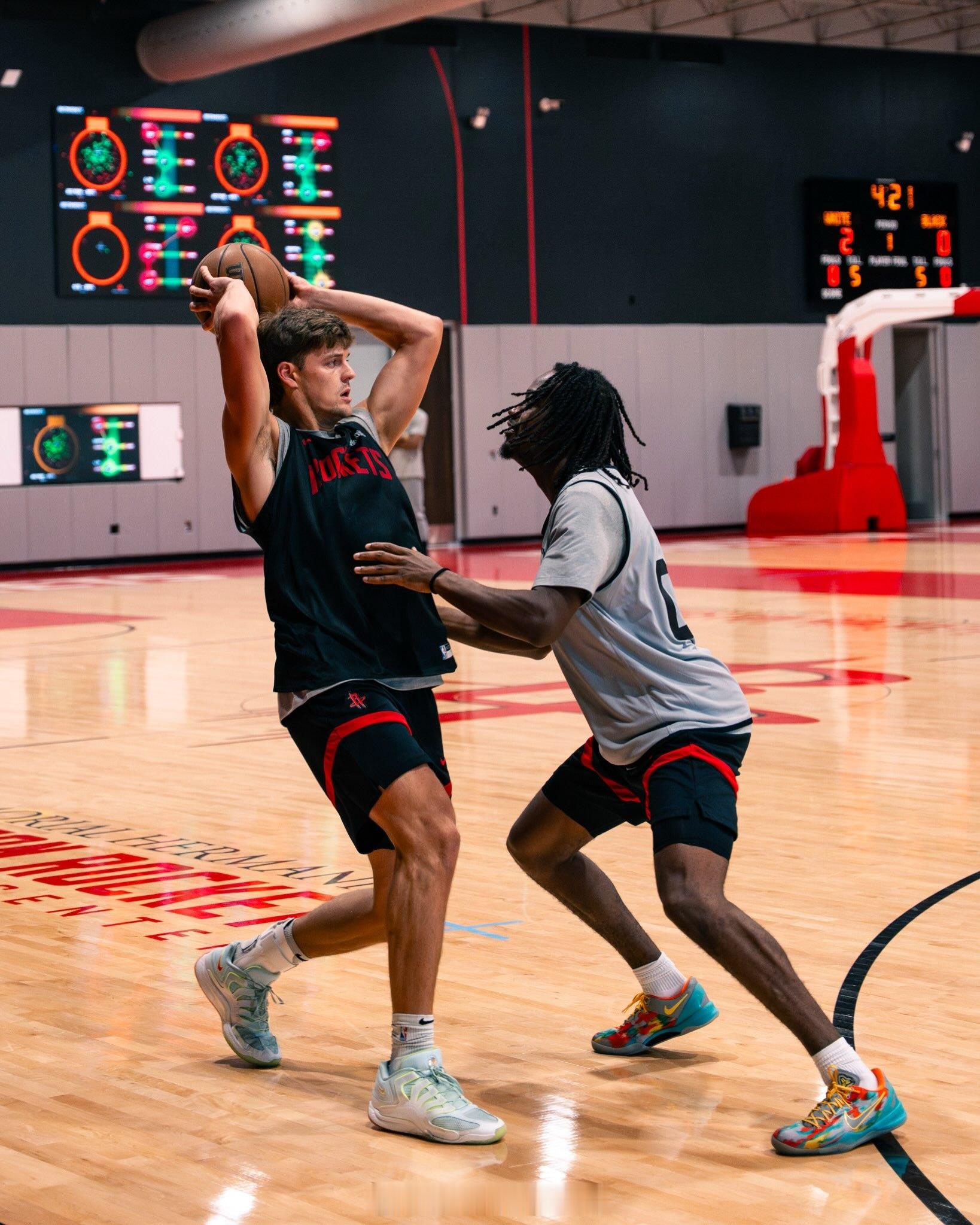 更多今天训练照休斯顿火箭NBA吐槽大会