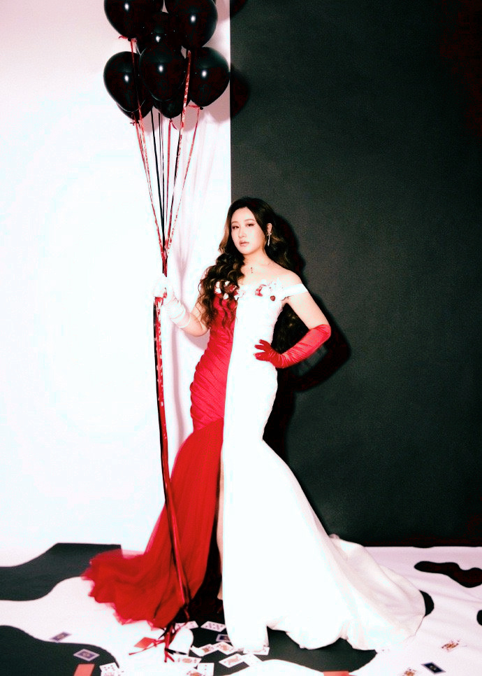 锤娜丽莎今天加麻加辣 被锤娜丽莎的造型笑到！也太显眼包了吧，张扬又俏皮，自带满满