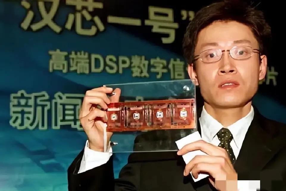 2006年，被称为“芯片天才”的陈进带着天价科研资金逃亡美国，接下来的时间，中国