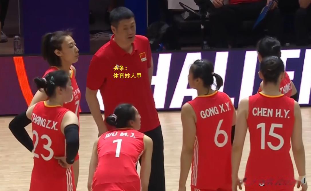 实话实说！中国女排对阵波兰女排，赵勇应该要更大胆一点，在主攻位置让19岁小将首发
