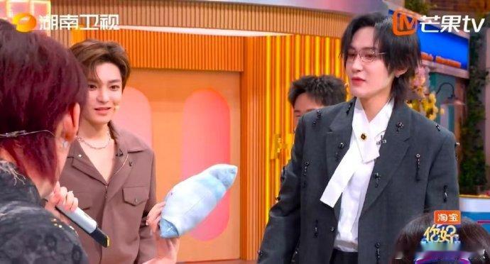 侯明昊侯明昊还笑等会儿就笑不出来了你好星期六笑到打鸣！谭松韵的脑洞太清奇！古风小