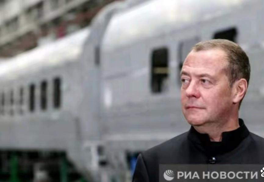 梅德韦杰夫称不认识卡拉斯的言论发生在2026年2月20日，当时他回应关于卡拉斯的