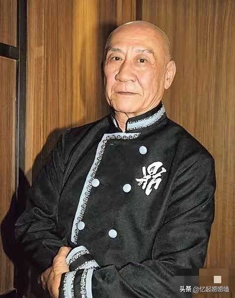 香港TVB演员施明去世了，好奇地查了一下她，一查惊讶了，她前夫李家鼎竟然是《苗翠