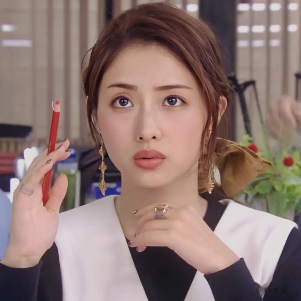 刚刷的日剧《校阅女孩》。

不得不佩服，日本人能把社畜 生活描写得这么美好，这么