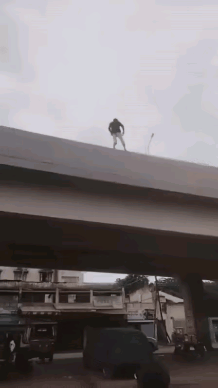 别动，断了，叫人……