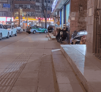 哇塞，此刻只能用震撼来抒写你的霸气出場，这哥们儿的车衣全世界最帅！[赞][玫瑰]