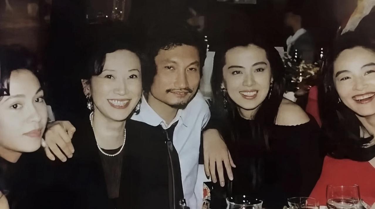 香港资深电影人施南生离世，几乎整个电影圈的人士都纷纷悼念，就连已经退圈远赴加拿大