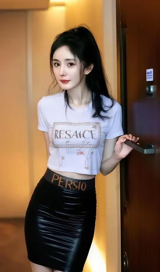 杨幂
休闲装[比心]