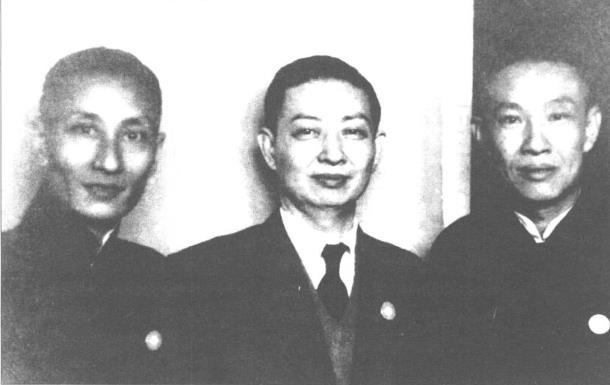 梅兰芳(中)与王少亭(左)、杨宝忠(右)