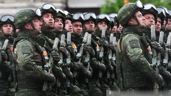 俄罗斯总统弗拉基米尔·普京签署法令，将武装部队编制人数增加至2,441,630人