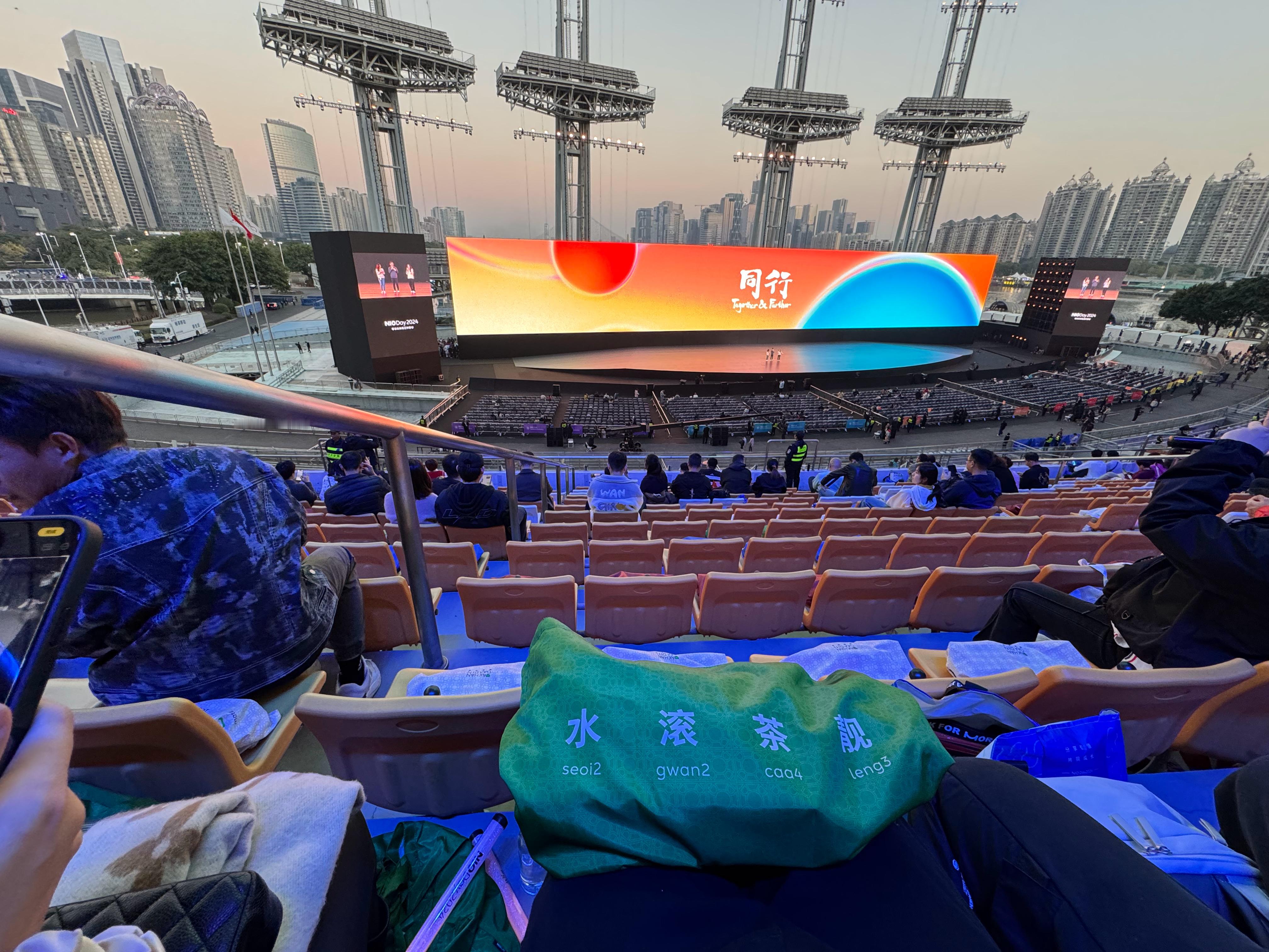 今年选了一个第二层的位置，有点远[允悲]咱办 