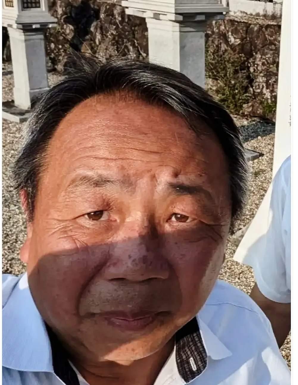 笑死个人！
人家日本女人嫁了男人随夫姓，这厮娶了日本女人随妻姓！
他就是石平！