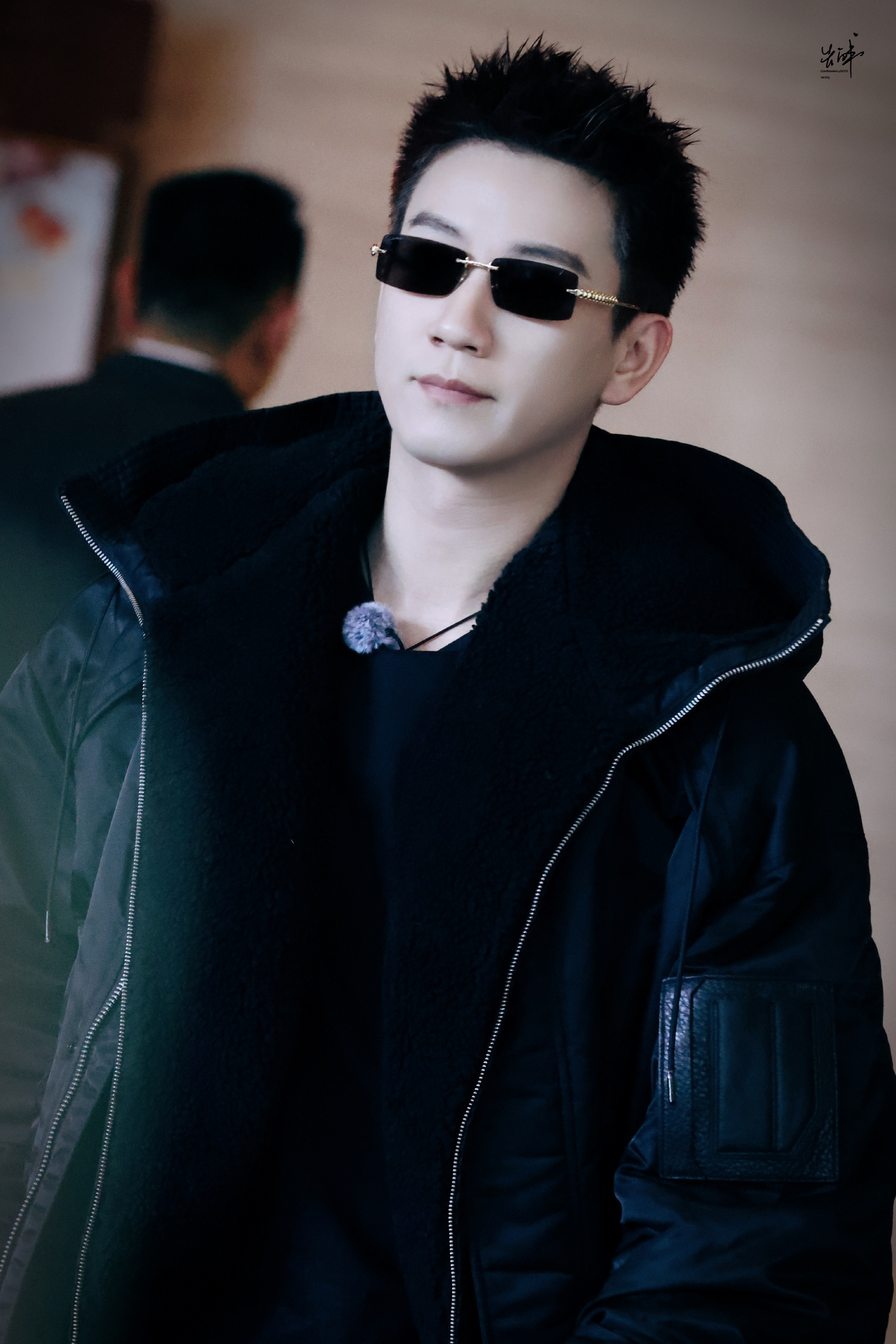 王子奇美式前刺矜贵公子王子奇美式前刺返场王子奇美式前刺发型细节拉满，两侧推短、顶