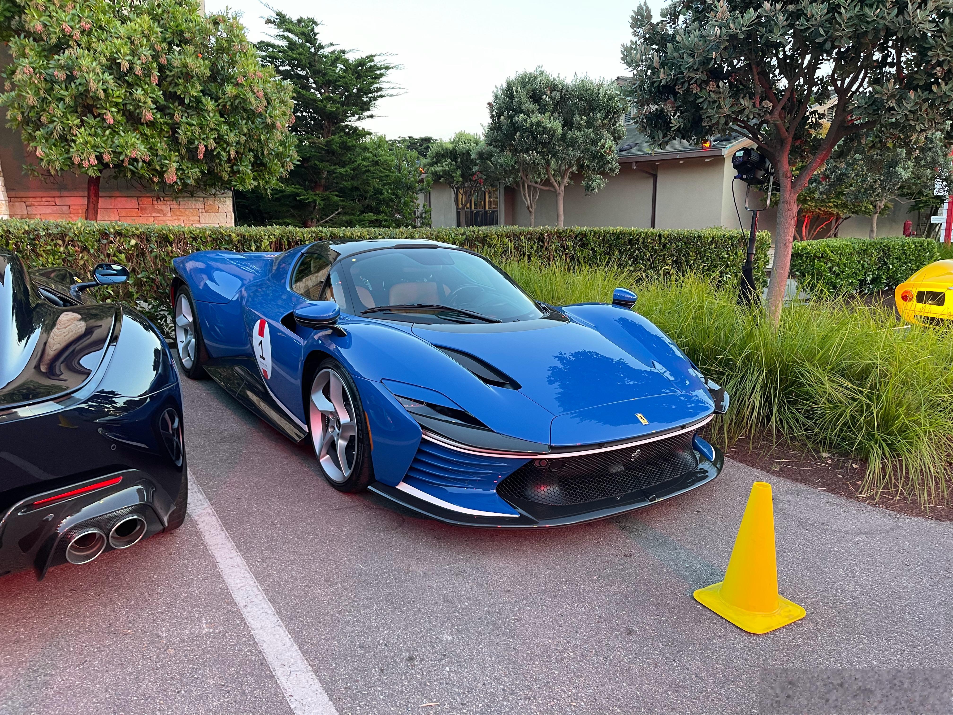 #shen车视界# 晚上来Casa Ferrari，感受一下大哥们开的什么车[爱