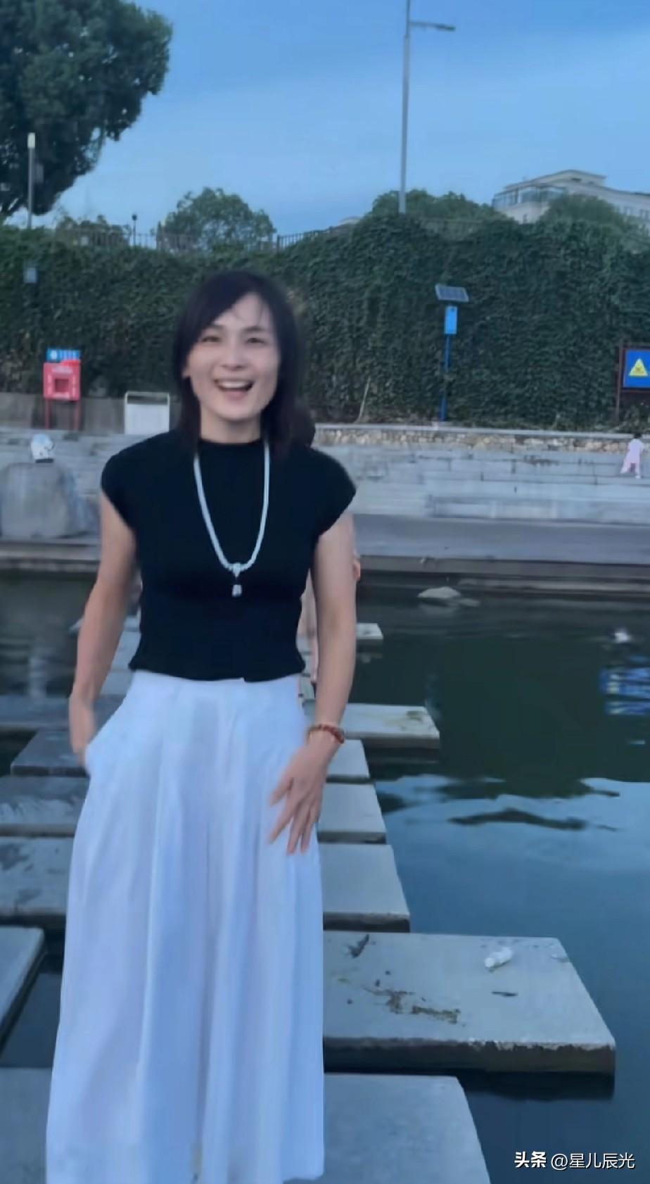 瑾汐去到了20年前曾去过的浙江宁海，
这个视频是瑾汐用小号发布的，
她20岁的照