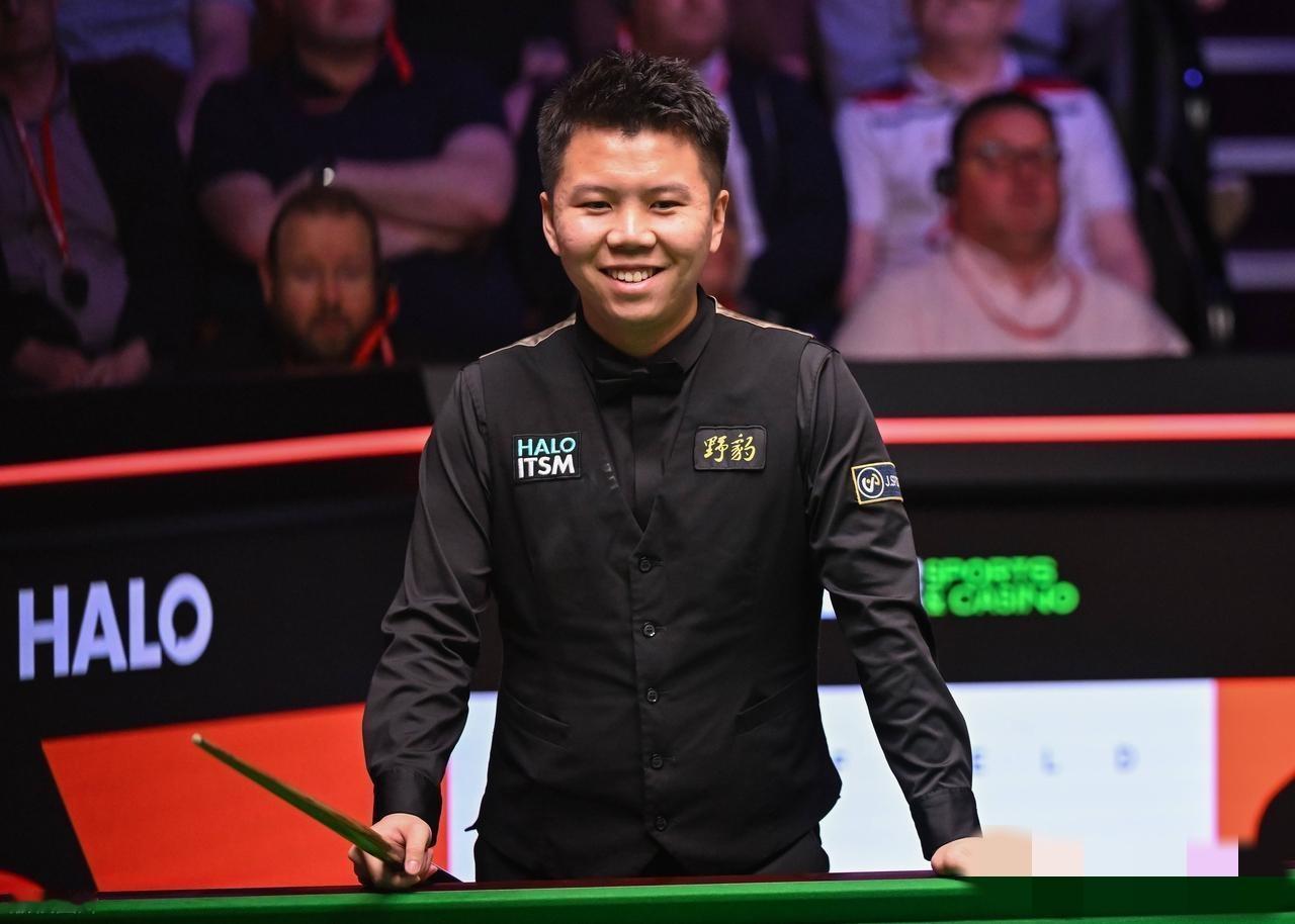 周跃龙和迈克尔·霍尔特最新战报（2026年斯诺克世界锦标赛资格赛第四轮）

  